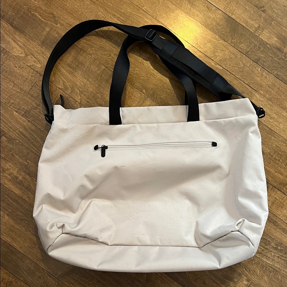 Everlane Cream and Black Travel Tote